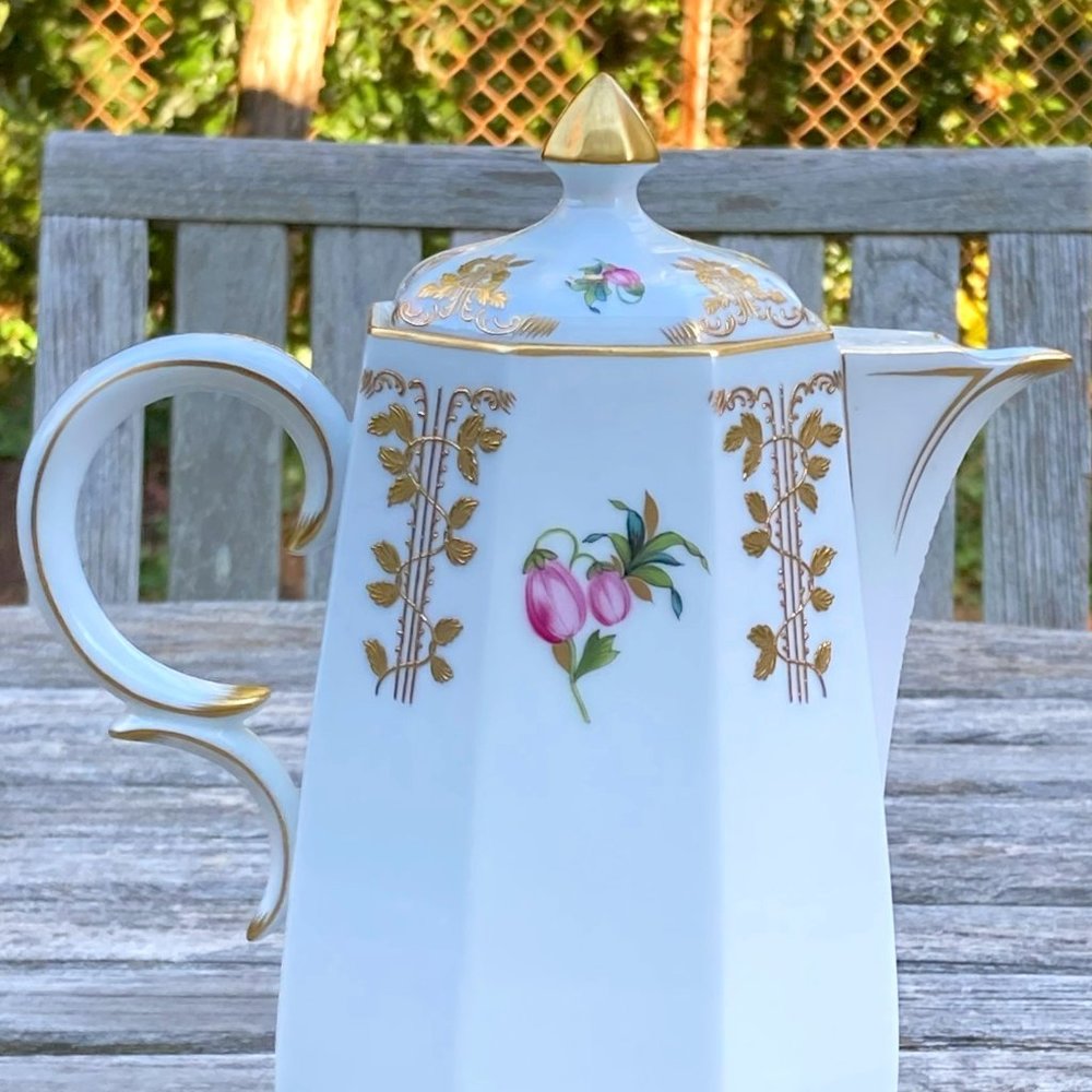 NWOTđŻAuthentic HEREND Coffee Pot - Tea Pot - with Gold Button Knob - Picture 5 of 15